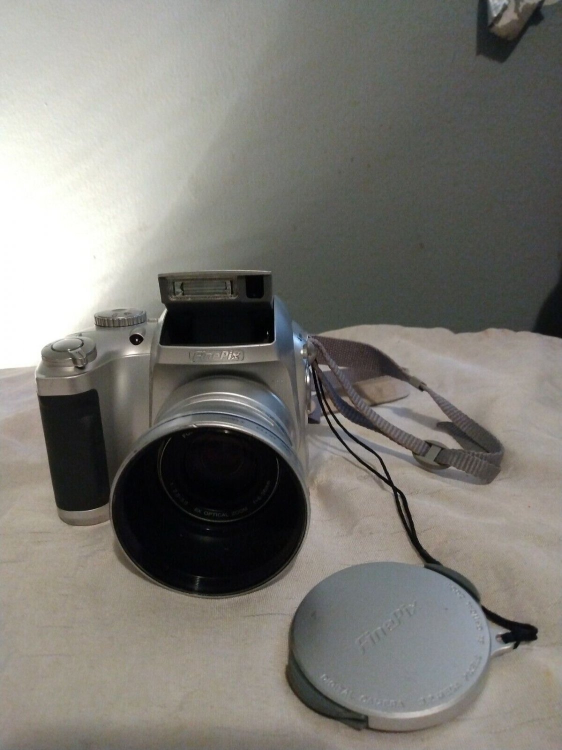 Fujifilm FinePix S3000 5X Optical Zoom Digital Camera GOOD/TESTED