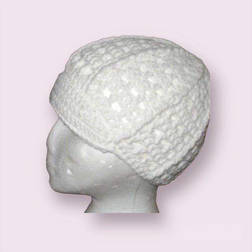 Brim hat with cable stitch