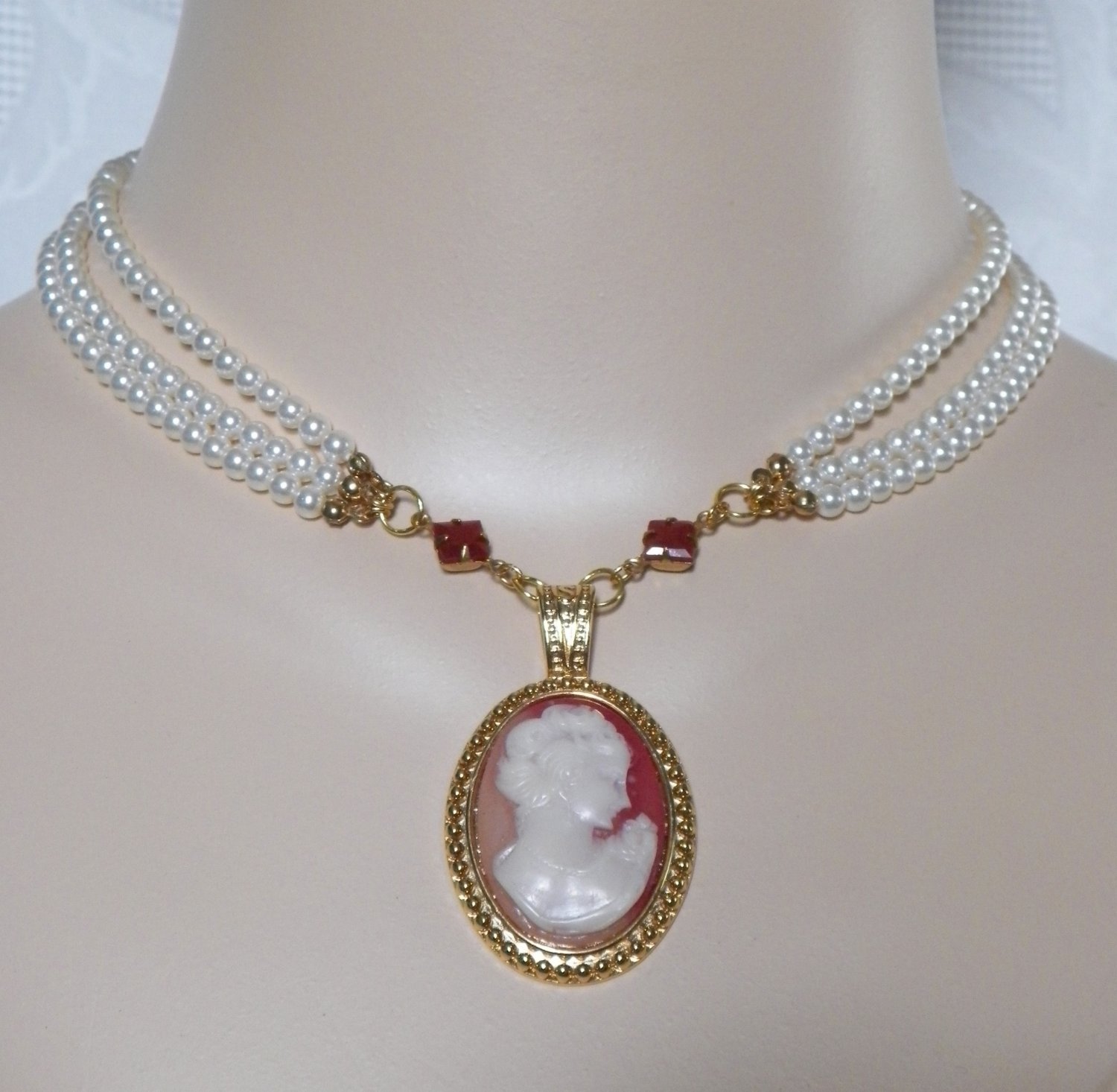 cameo-pendant-necklace-with-pearls