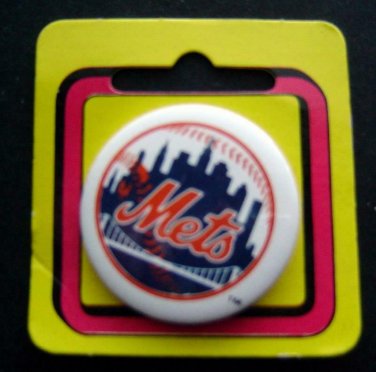 New York METS Skyline Baseball PIN on Card 1 1/2" Diameter Button Up