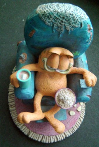 GARFIELD the Cat SITTING PRETTY Danbury Mint Figure Jim Davis