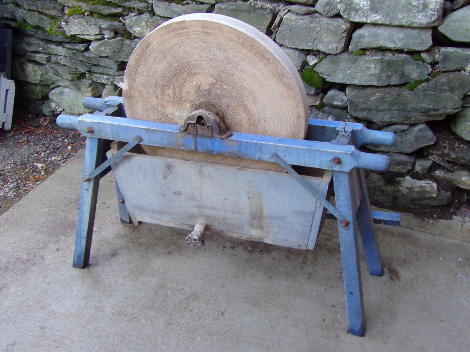 Sharpening wheel stone