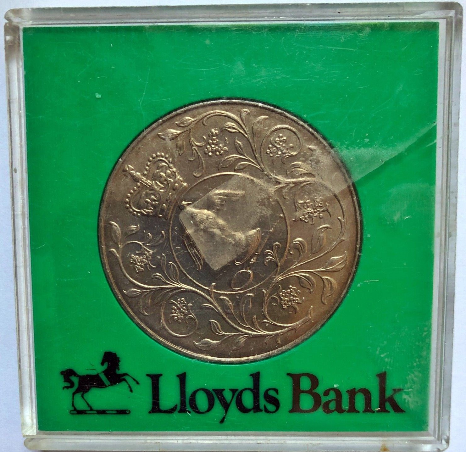 Royal Memorabilia Queen Elizabeth Ii Silver Jubilee 1952 1977 Crown Coin Lloyds Bank Original Case