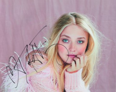 DAKOTA FANNING Signed Autographed 8x10 photograph