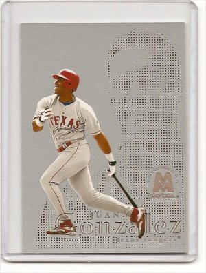 1999 Fleer Skybox baseball card #40F NM/M Juan Gonzalez Supernatural Fusion computer die cut