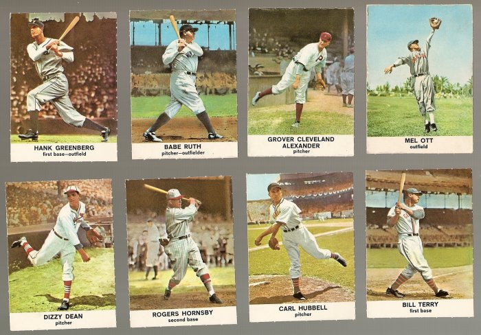 1961 Golden Press # 9 Joe DiMaggio (Yankees)