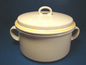 HEARTHSIDE STONEWARE COVERED CASSEROLE SERVING BOWL GARDEN FESTIVAL ... HEARTHSIDE STONEWARE COVERED CASSEROLE SERVING BOWL GARDEN FESTIVAL ...