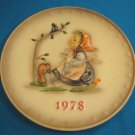 1978 M. J. Hummel Goebel collector plate Happy Pastime girl # 271 8th Annual W. Germany porcelain