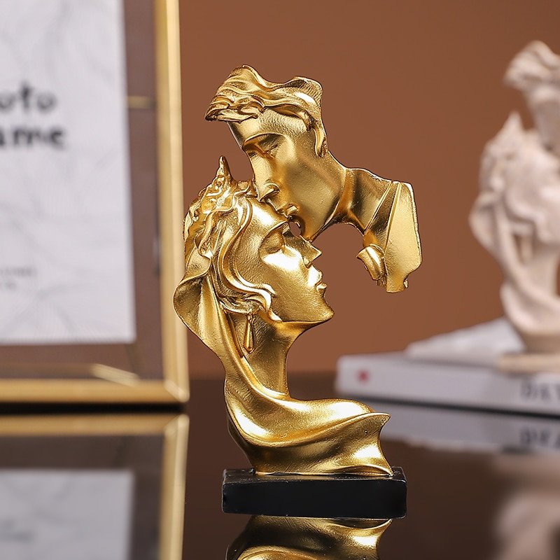 Lovers Statue Mini Resin Crafts Art Modern Living Room Decoration Luxury Golden Ornaments Home