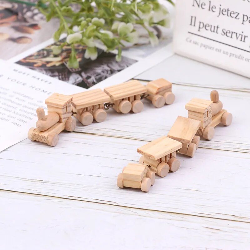 1Pc Mini Wooden Train Simulation Model Toys 1/12 Dollhouse Miniature Accessories
