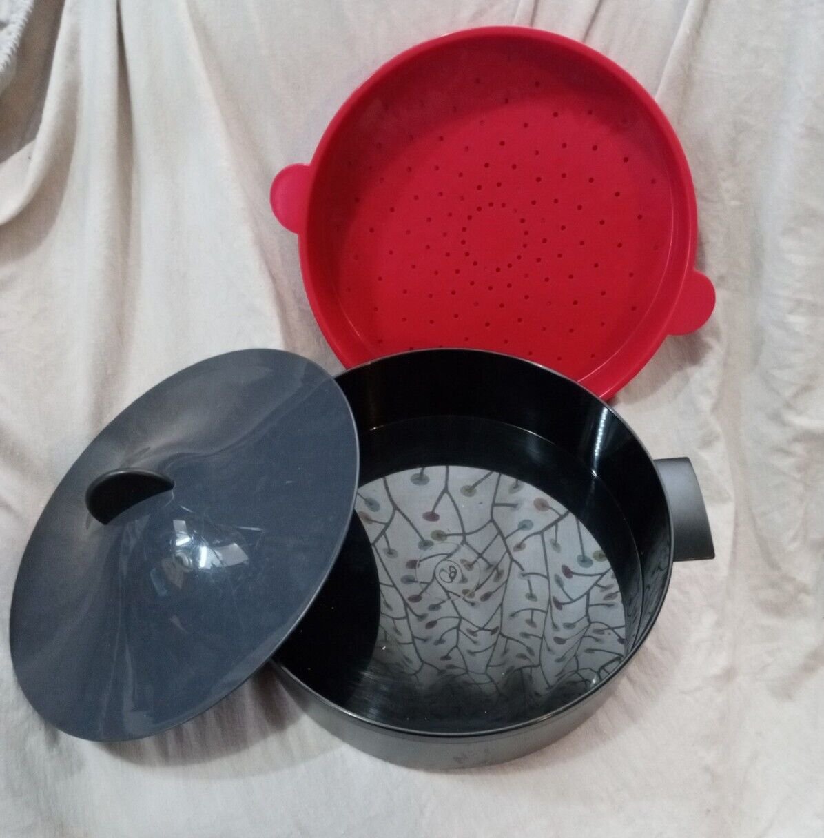 Tupperware Microwave Steamer Three 3 Pieces Black Red