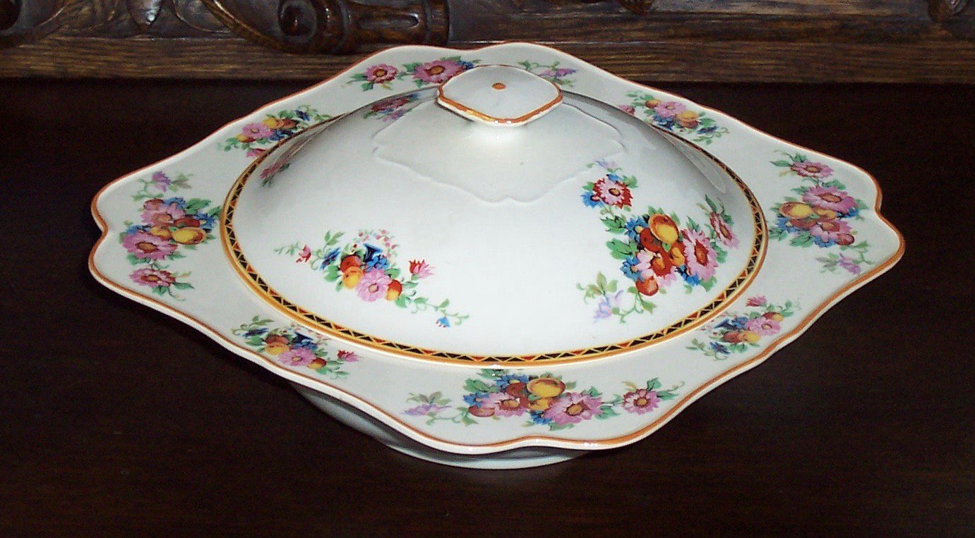 Crown Ducal Scalloped Flowers and Fruit Tureen and Lid, pattern number 1504, 1916