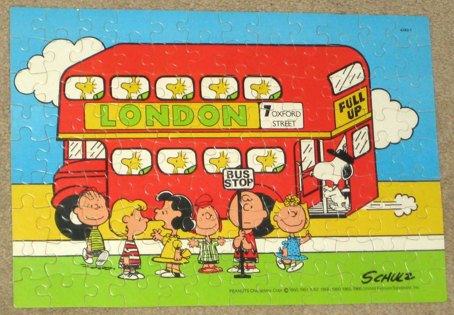 SOLD Peanuts Gang 100 Piece Jigsaw Puzzles 43825 Snoopy Kite Flying 1