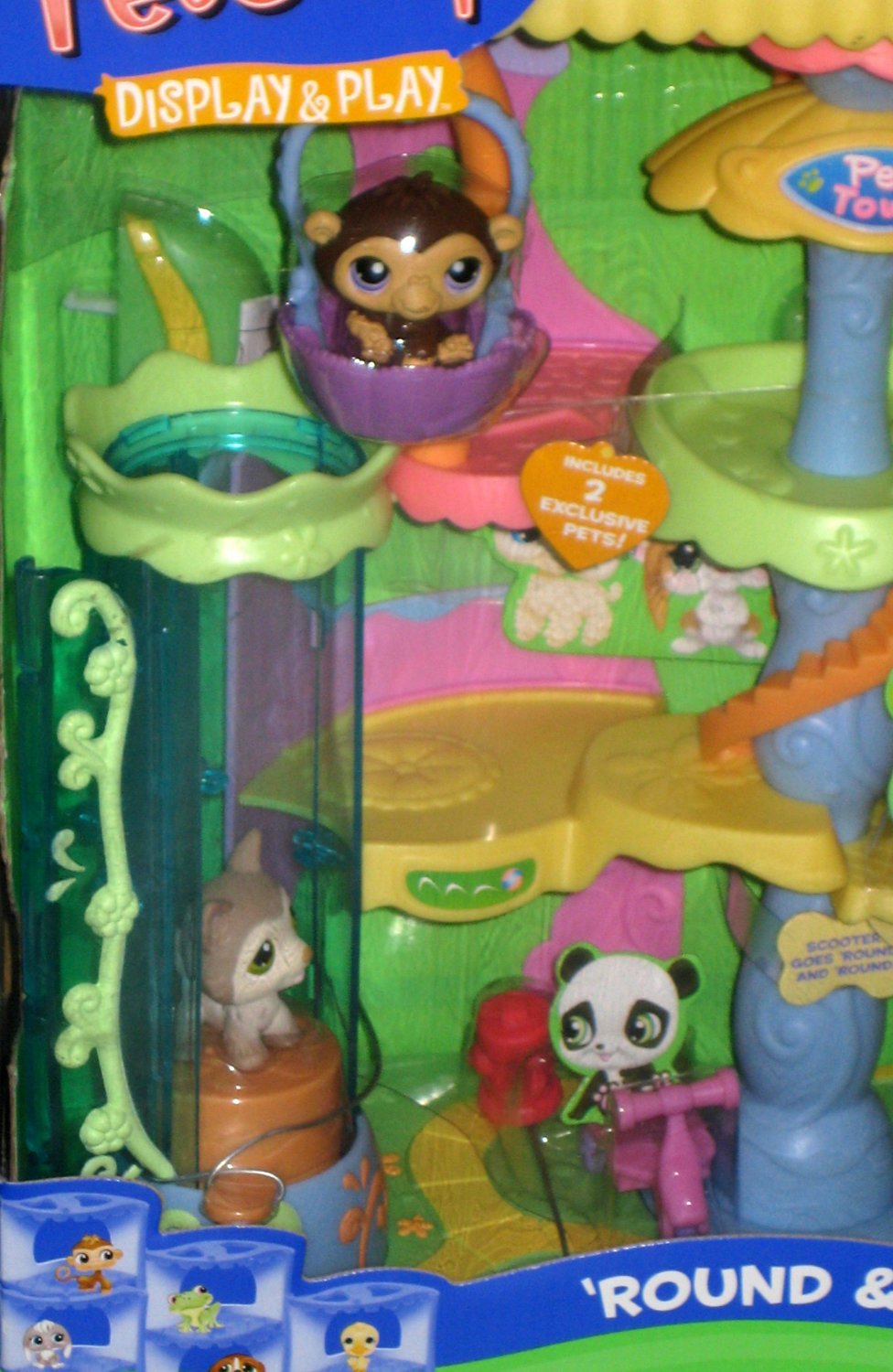 SOLD Littlest Pet Shop Lot Round & Round Pet Town Playset + VIP Friends