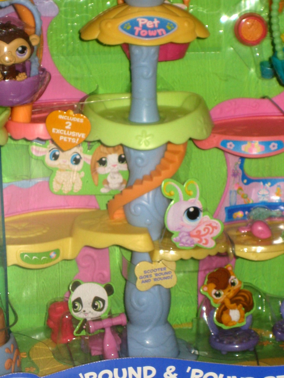 SOLD Littlest Pet Shop Lot Round & Round Pet Town Playset + VIP Friends + 915 LPS 2 Exclusive Pets