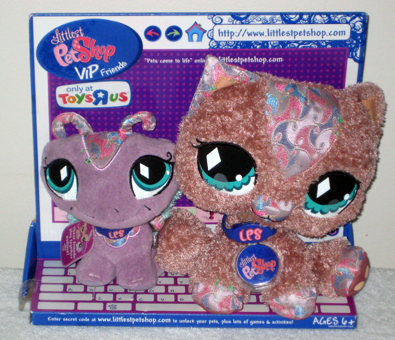 SOLD Littlest Pet Shop Lot Round & Round Pet Town Playset + VIP Friends