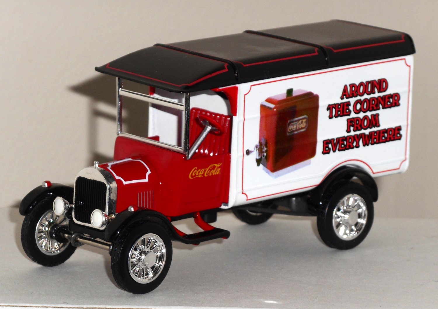 Matchbox YYM96509 Coca-Cola 1926 Ford Model TT Van Coke Die-Cast