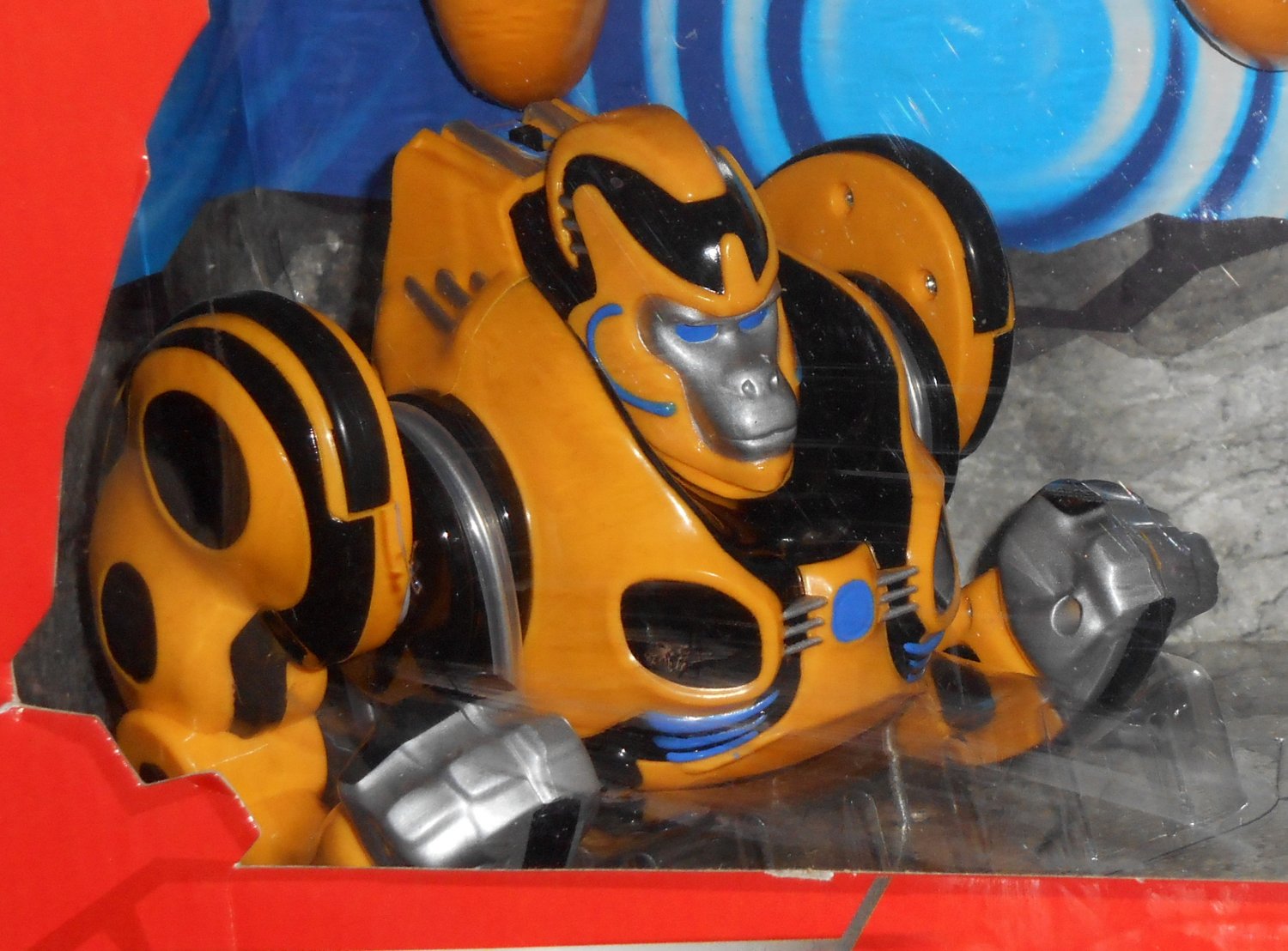 Prime 8 Eight Action Gorilla Remote Controlled Robot Bonus Pack with