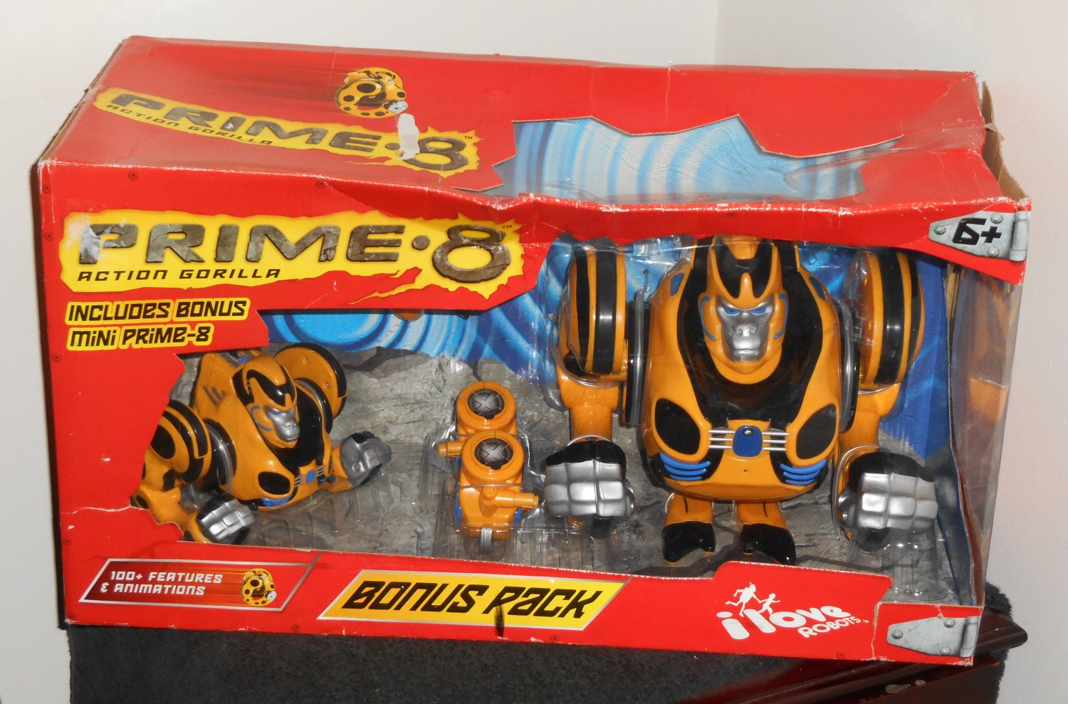 Prime 8 Eight Action Gorilla Remote Controlled Robot Bonus Pack with