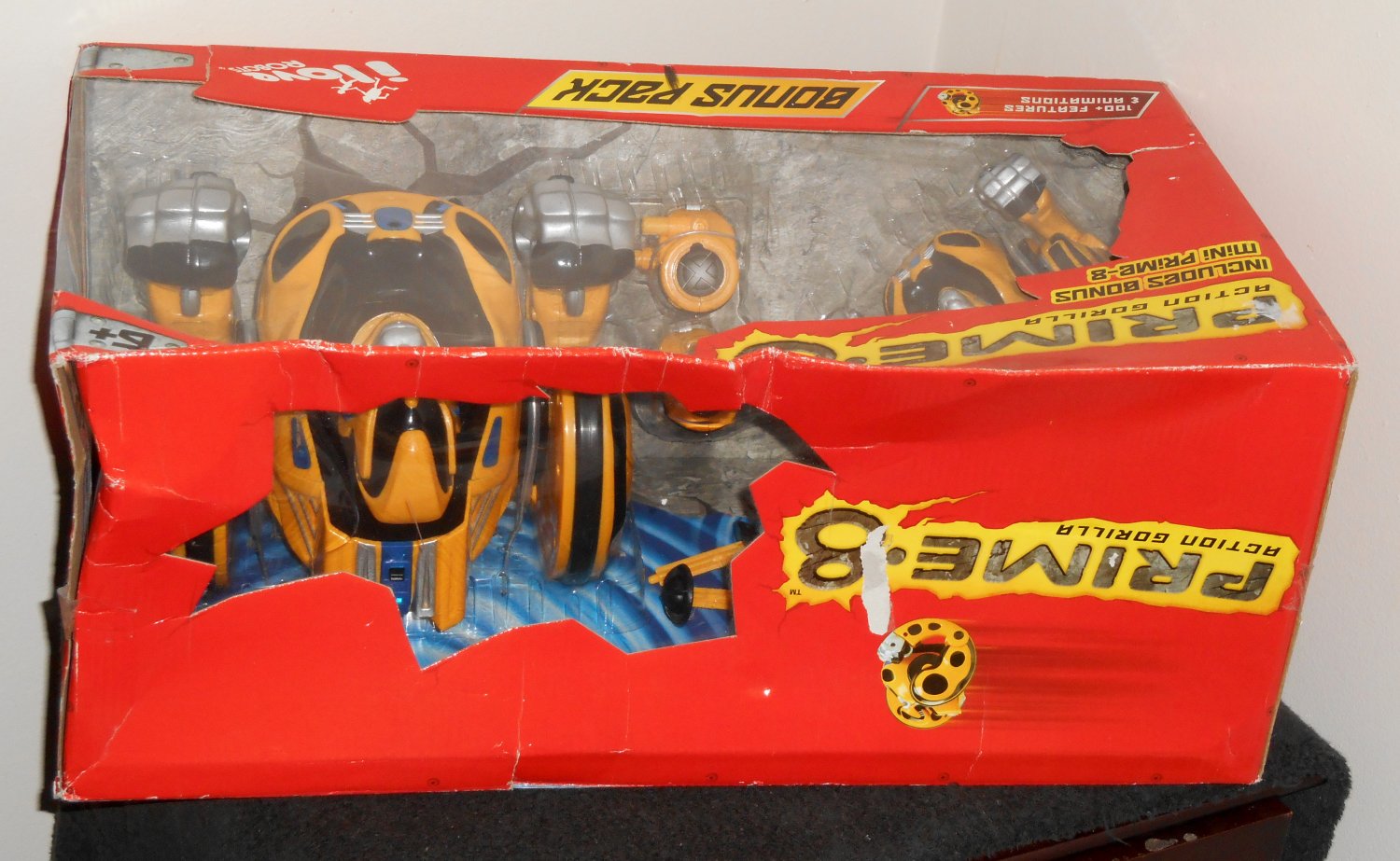 Prime 8 Eight Action Gorilla Remote Controlled Robot Bonus Pack with
