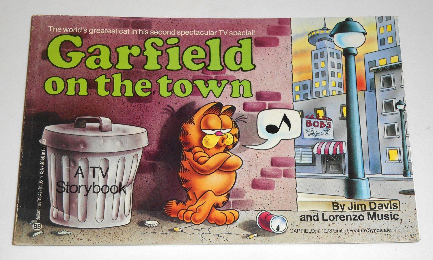 Garfield On The Town 2nd Second TV Special Cat Paperback Book Soft Cover Odie PAWS Jim Davis