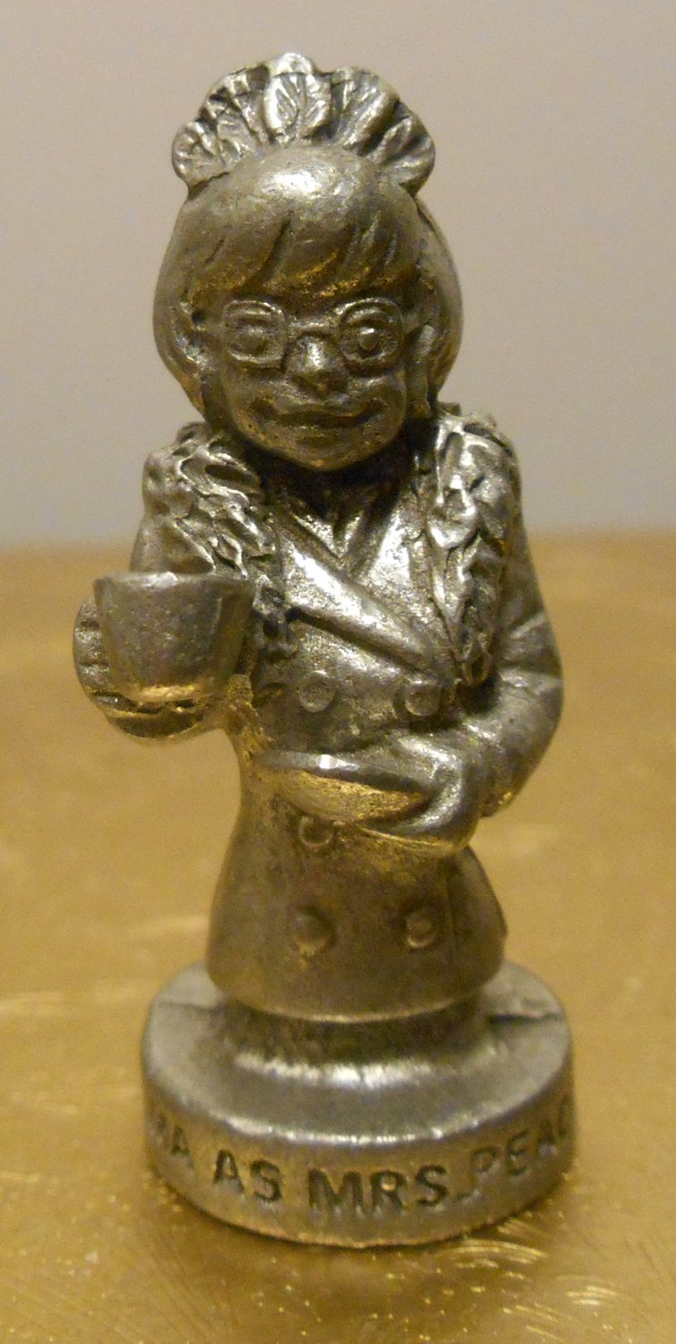 Velma as Mrs Peacock Miniature Pewter Figure Replacement Scooby Doo Edition Clue Playing Piece Token