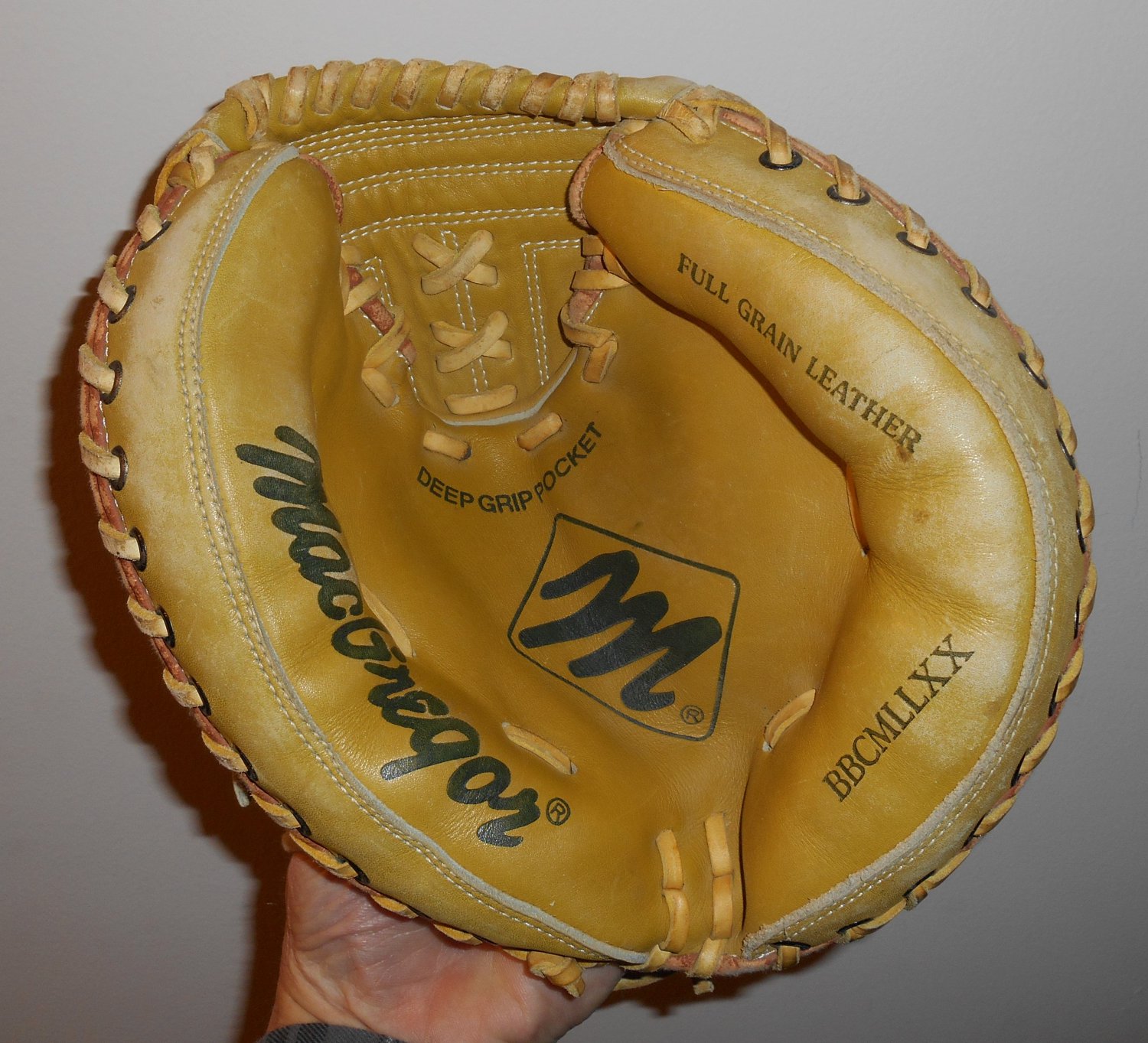 MacGregor Model BBCMLLXX Right Handed Youth Catcher's Mitt Baseball Glove