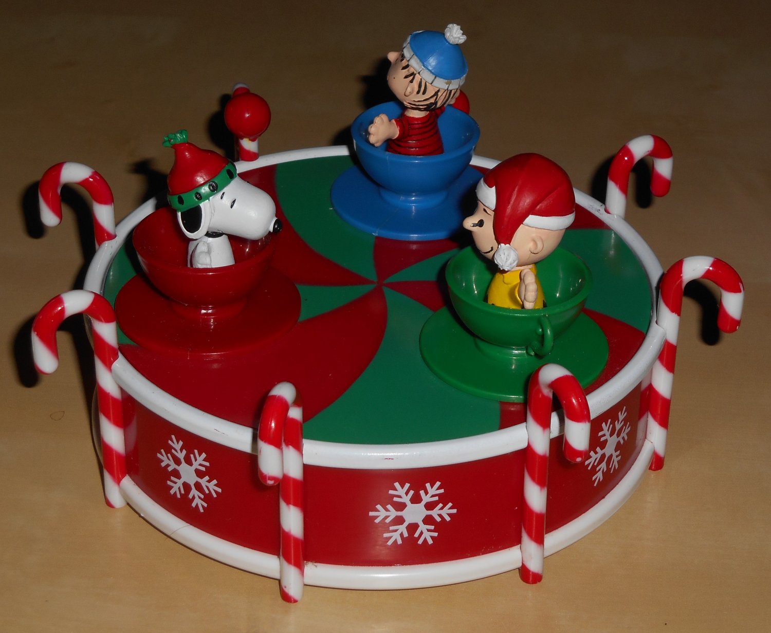 Gemmy Peanuts Gang Christmas Animated Musical Teacup Carousel Ride ...