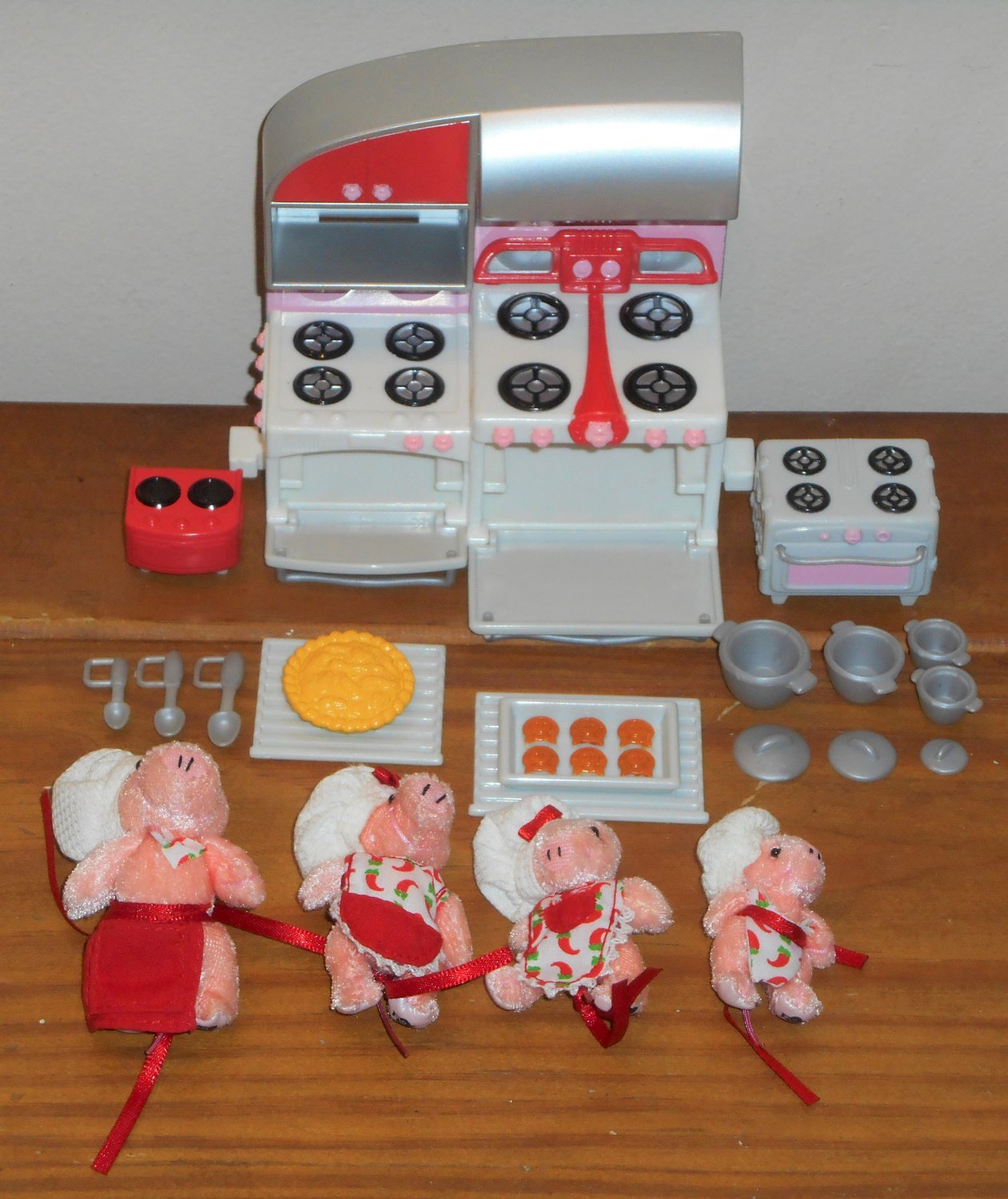 Mattel Furryville Pigbys in the Kitchen Play Set Playset