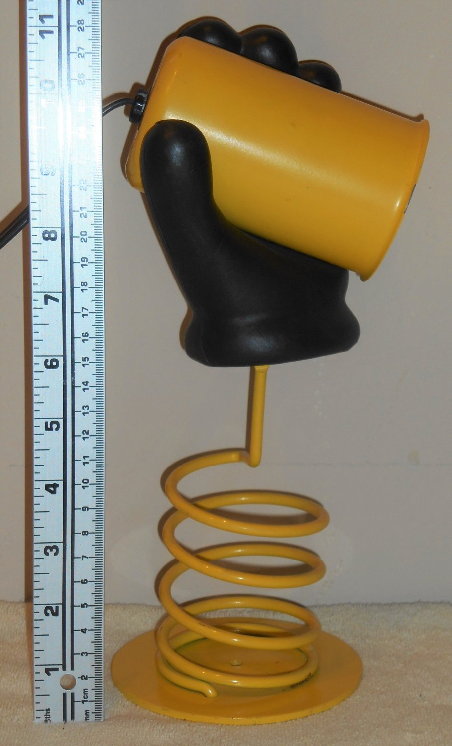 Yellow Metal Coil Spring Table Desk Novelty Lamp With Black Hand Glove Holding Light AC Power