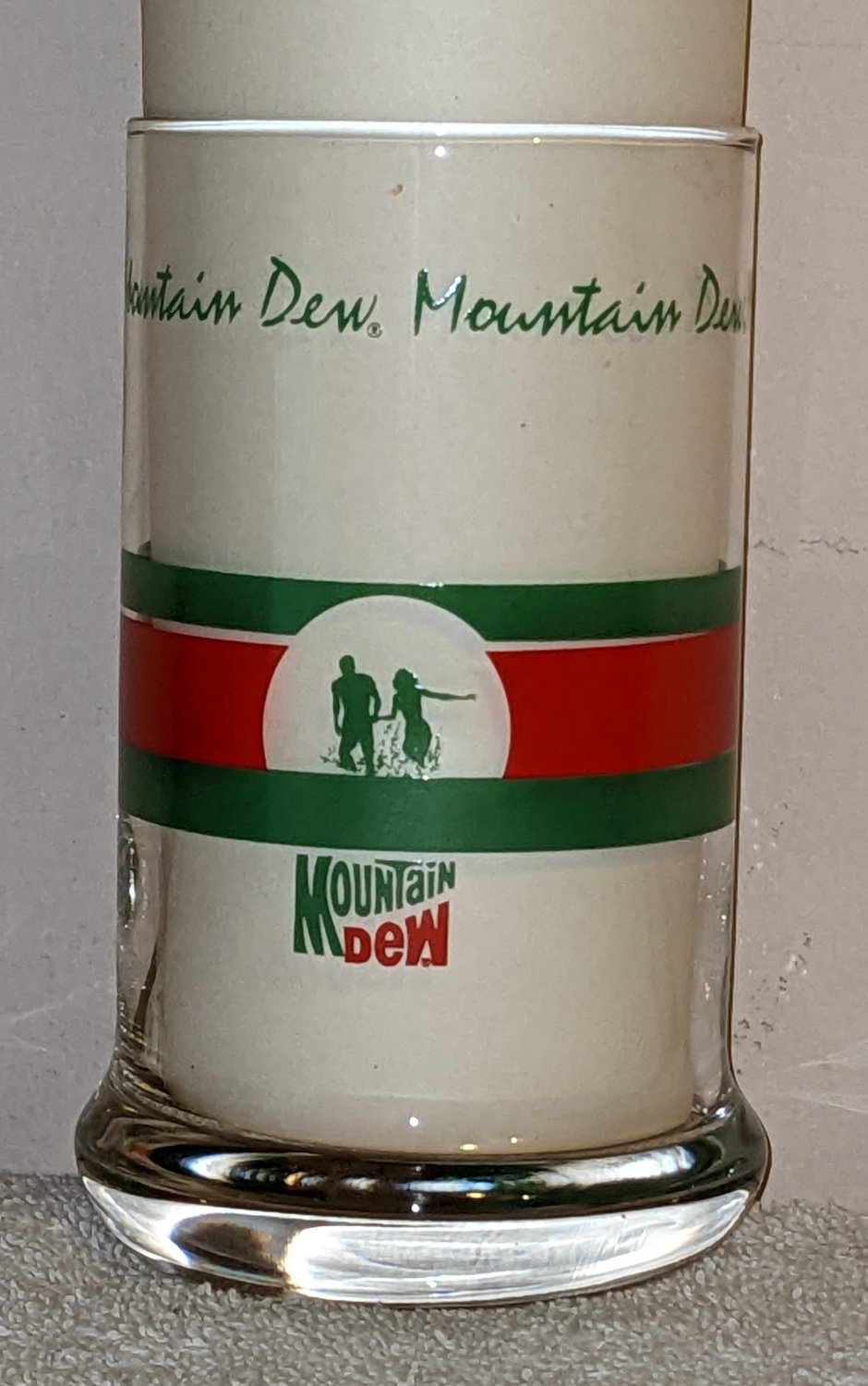 Mt Mountain Dew 5 Inch Clear Drinking Drink Glass Tumbler Green Red Couple Man Woman