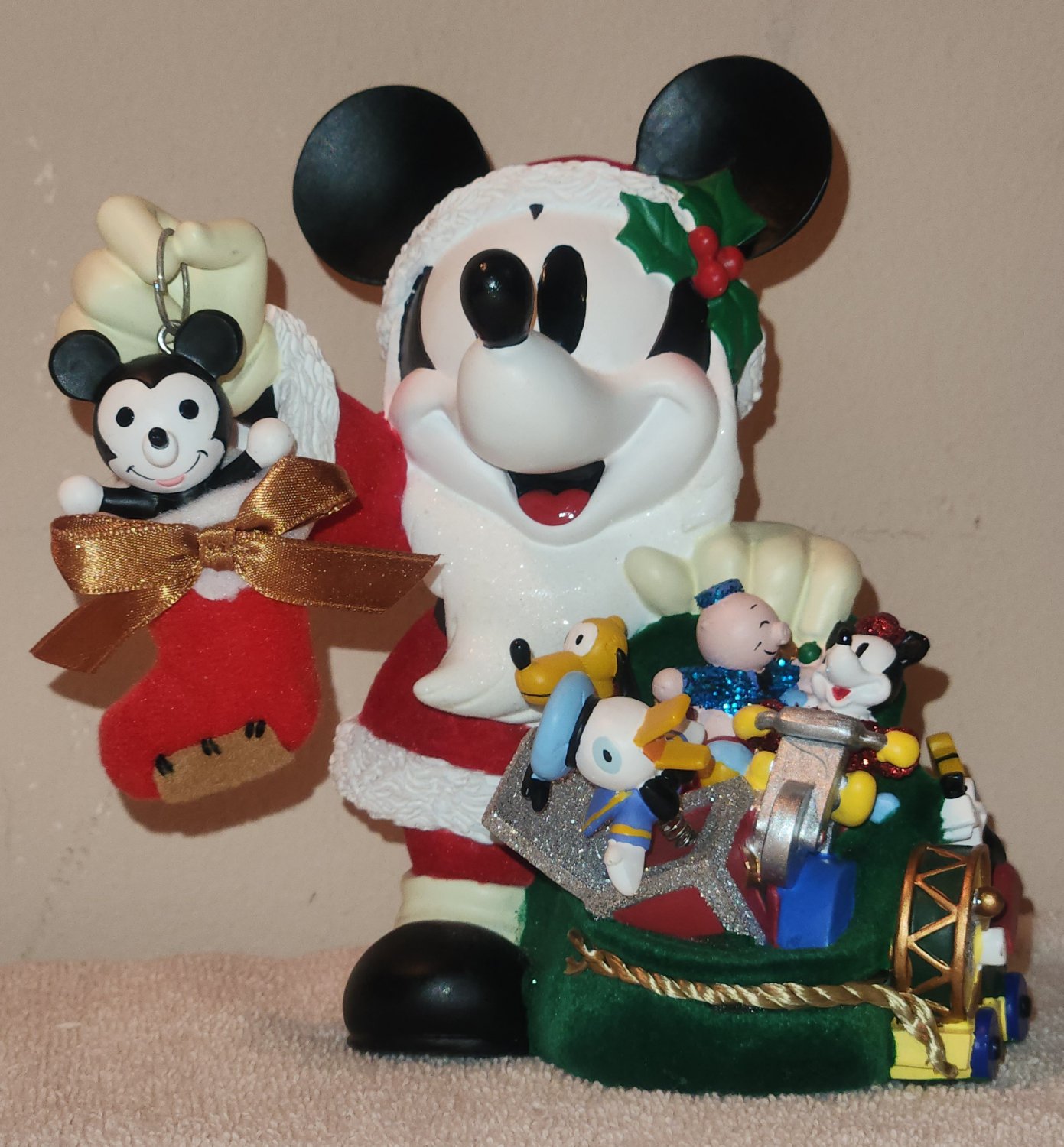 Mickey Mouse Resin Figurine Santa Claus Disney Store Minnie Pluto Goofy ...