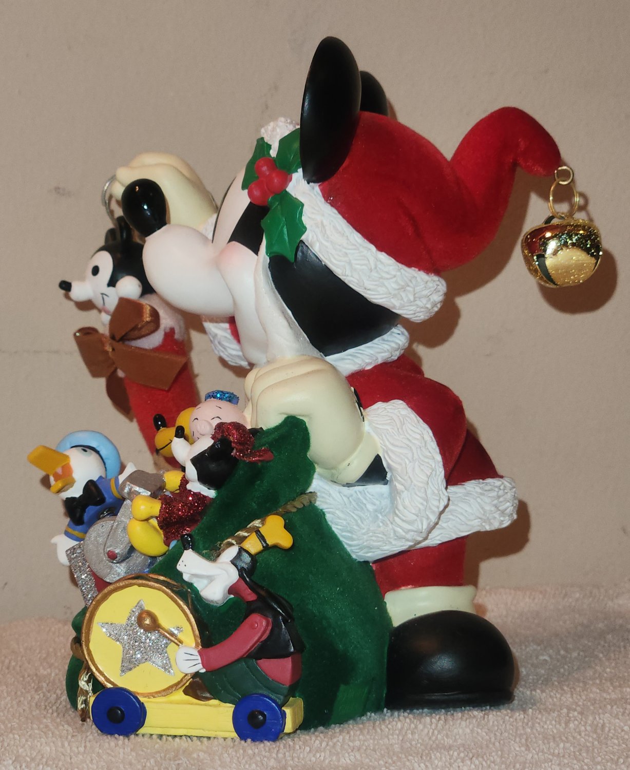 Mickey Mouse Resin Figurine Santa Claus Disney Store Minnie Pluto Goofy ...