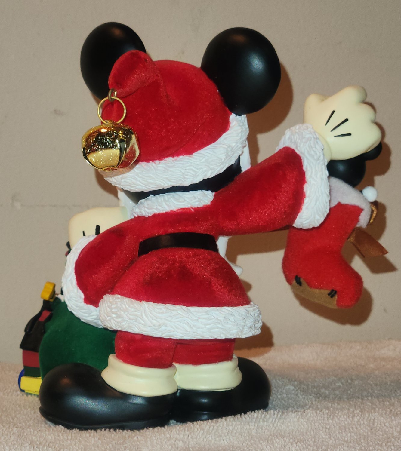 Mickey Mouse Resin Figurine Santa Claus Disney Store Minnie Pluto Goofy ...