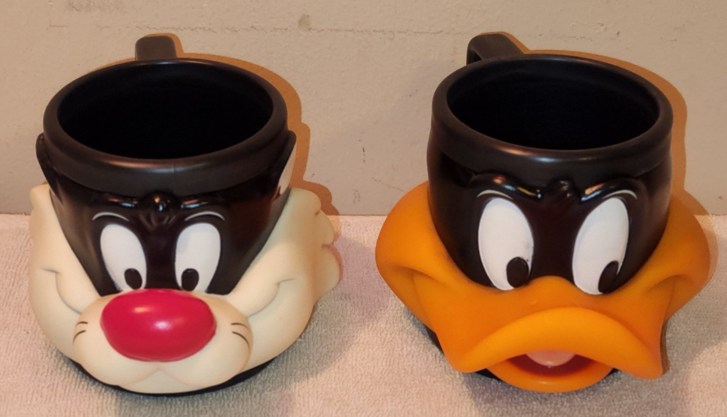 Looney Tunes Plastic 3D Figural Mugs Daffy Duck Sylvester the Cat Applause 1992