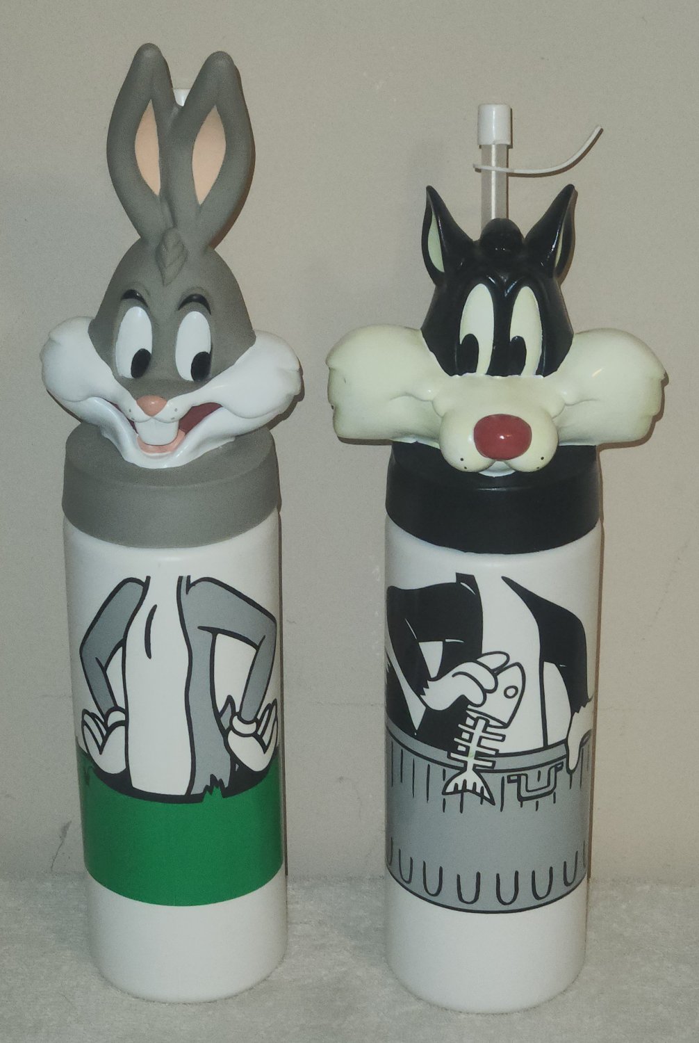 Looney Tunes Bugs Bunny Sylvester Plastic Water Bottles 1990 Warner Bros Rabbit Cat