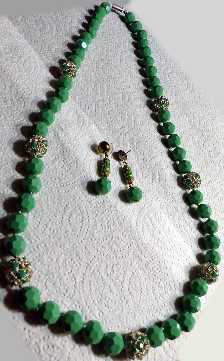 Gorgeous Vintage Green Glass Peking Czech Etc. Necklace Earrings Heavy Quality