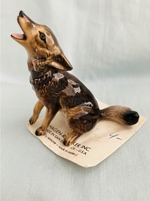 Hagen Renaker Howling Coyote - A-3016