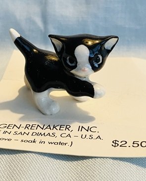 Hagen Renaker Playful Kitten Paw Up Black & White A-436