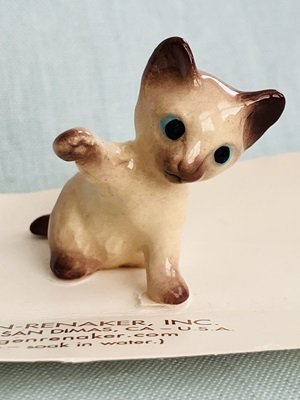 Hagen Renaker Siamese Cat Paw Up A-4033 Pre-Owned