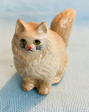 NEW Klima Miniaure Porcelain Tan Seated Tail Up Persian Cat - K227