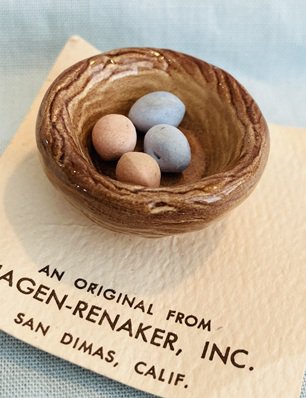 Hagen Renaker Nest With Colored Eggs A-446