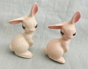 Hagen Renaker Set of 2 Mama Rabbit White & Pinkish Tint A-198