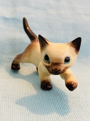 Hagen Renaker Siamese Papa Cat Stalking A-955