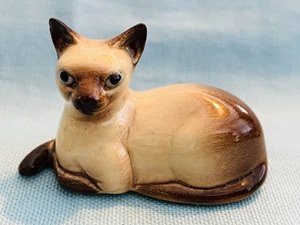 Hagen Renaker Siamese Cat Lying A-326