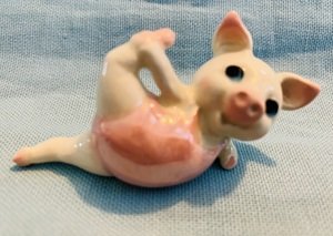 Hagen Renaker Aerobic Pig Holding Leg Pink Outfit A-3246 Pre-Owned