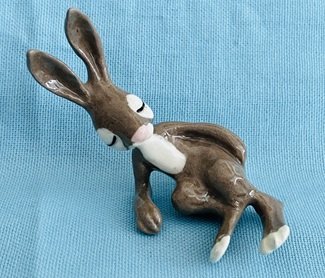 Hagen Renaker Hare, Right Arm Extended A-2001