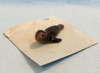 Hagen Renaker Seal Baby on Belly A-975 Pre-owned