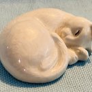 Hagen Renaker White Cat Curled A-3123 Pre-Owned