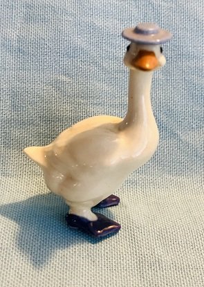 Hagen Renaker Mother Goose Blue Hat, Purple Shoes